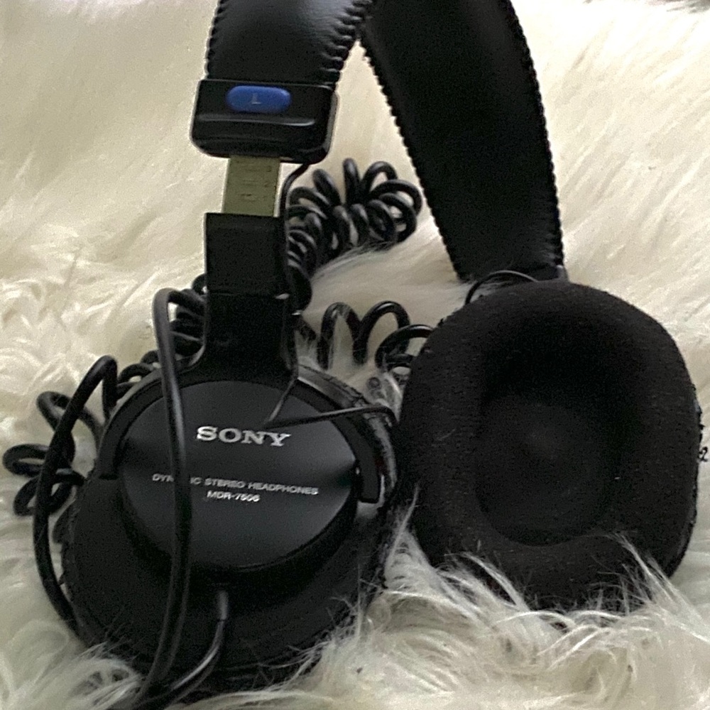 SONY MDR-7506 Professional Studio Headphones 🎧